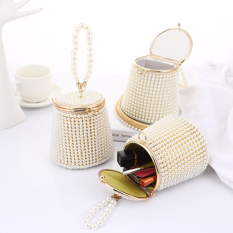 Chic Pearlized Bucket Bag with Chain