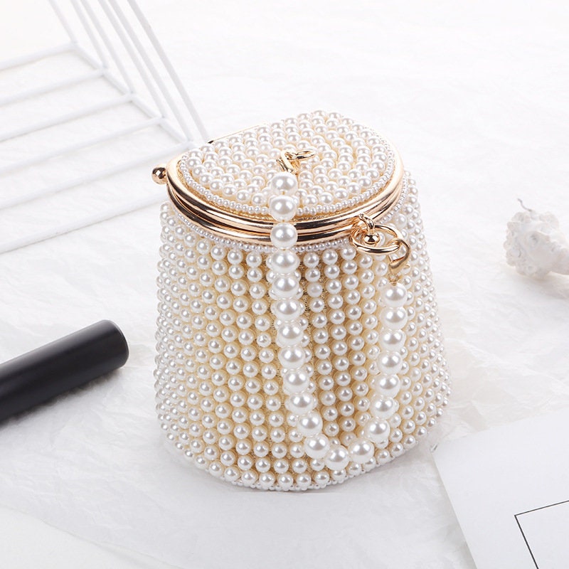 Chic Pearlized Bucket Bag with Chain