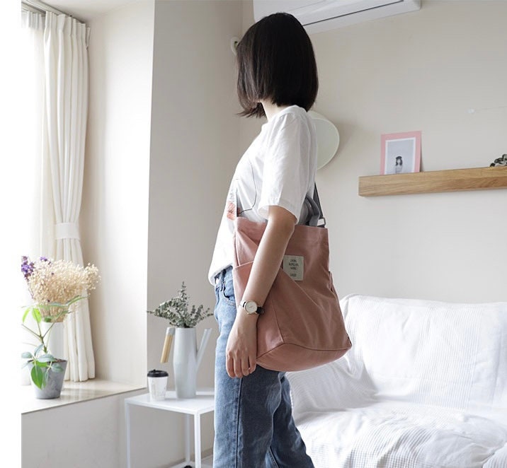 Adjustable Strap Canvas Bag: Comfortable and Stylish