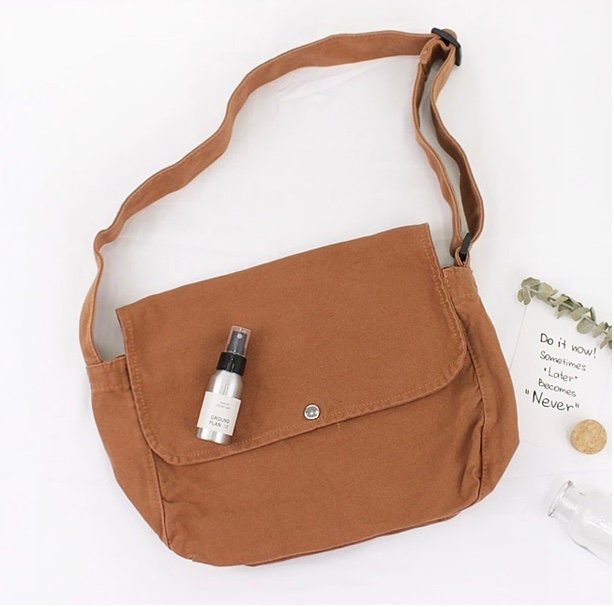 Lightweight Canvas Crossbody Bag for Daily Use