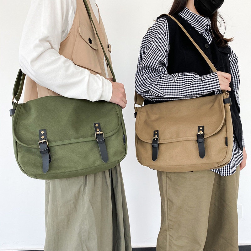 Adjustable Canvas Hobo Bag: Comfort and Style Combined
