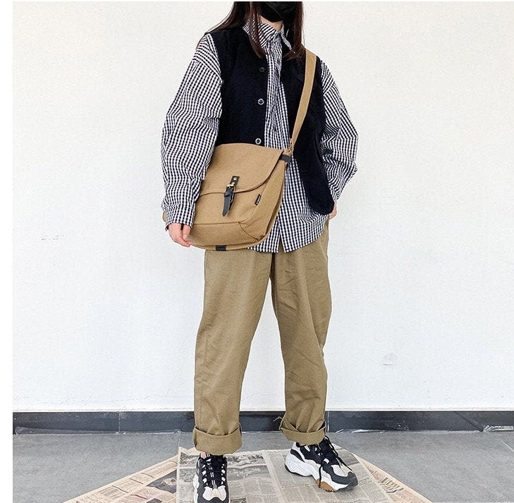 Adjustable Canvas Hobo Bag: Comfort and Style Combined