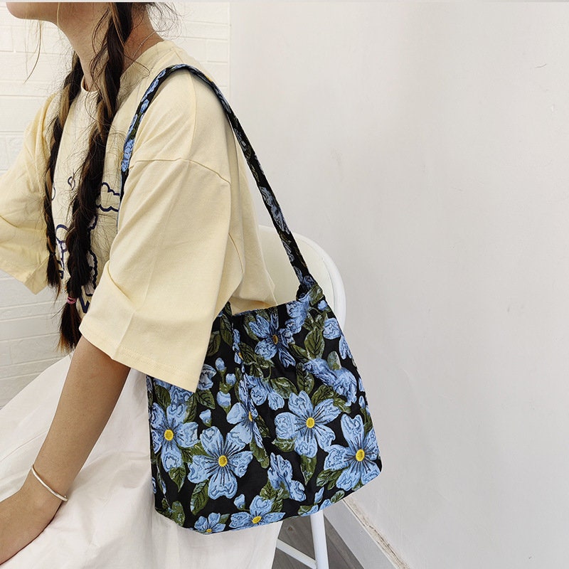 Casual Elegance: Shoulder Bag for Effortless Style