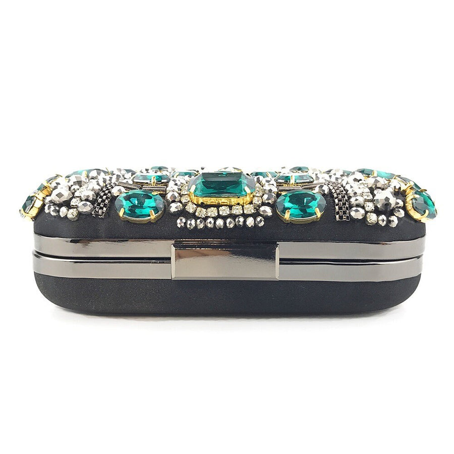 Pearls and Perfection: Stunning Clutch Bags for Any Outfit