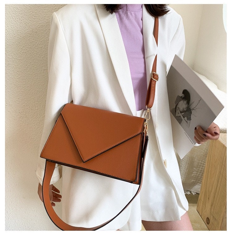 Effortlessly Chic: Our Leather Crossbody Bag