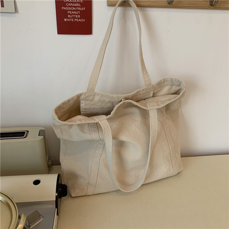 Classic Durability: The Timeless Waxed Canvas Tote for Your Everyday Adventures