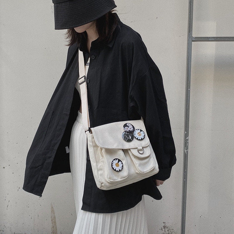Modern Canvas Crossbody Bag with Sleek Design and Functionality