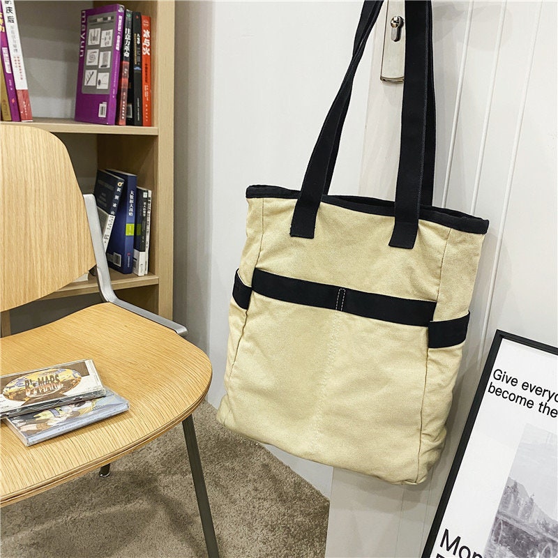 Upgrade Your Style with Our Eco-Friendly Canvas Shoulder Bag