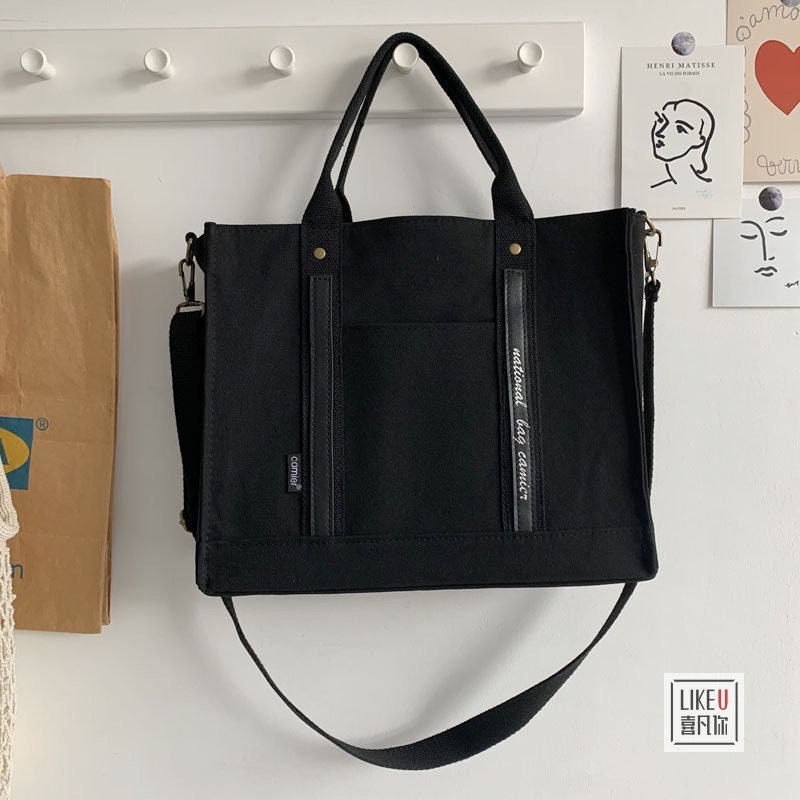 Vintage-Inspired Canvas Crossbody Bag for a Timeless Look