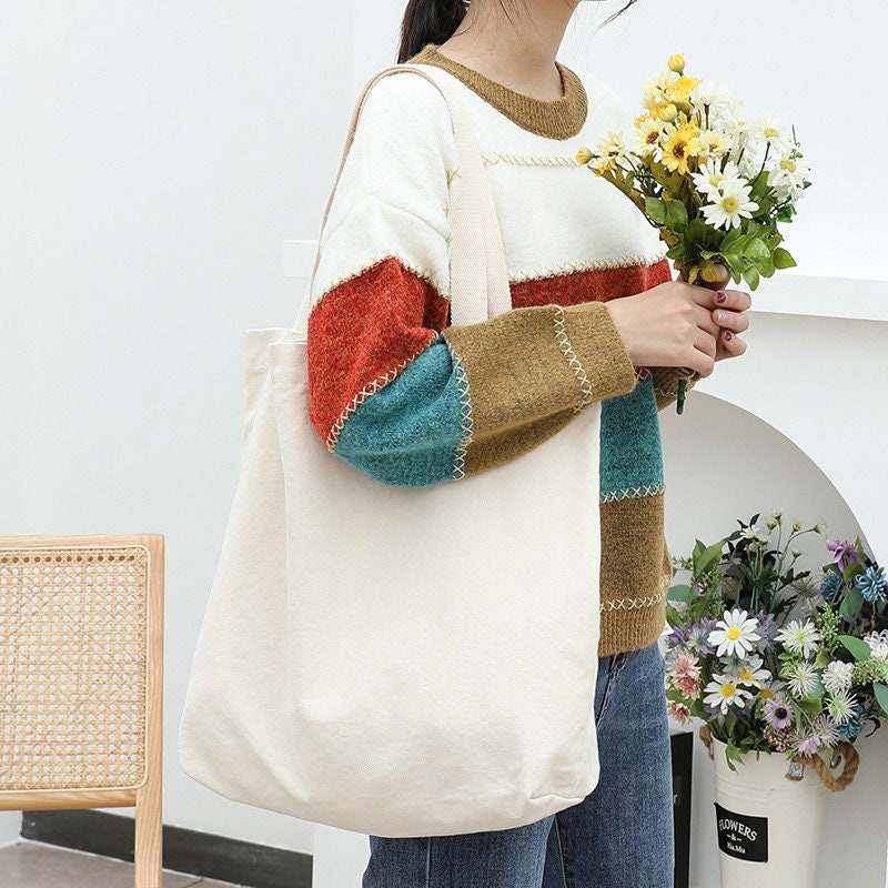 Stay Chic and Sustainable with Our Eco-Friendly Canvas Shoulder Bag