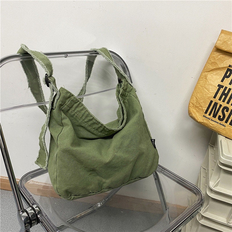 Practical and Fashionable: Our Canvas Messenger Bags for Everyday Use
