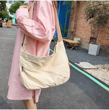 Effortless Style: Our Chic Canvas Crossbody Bag