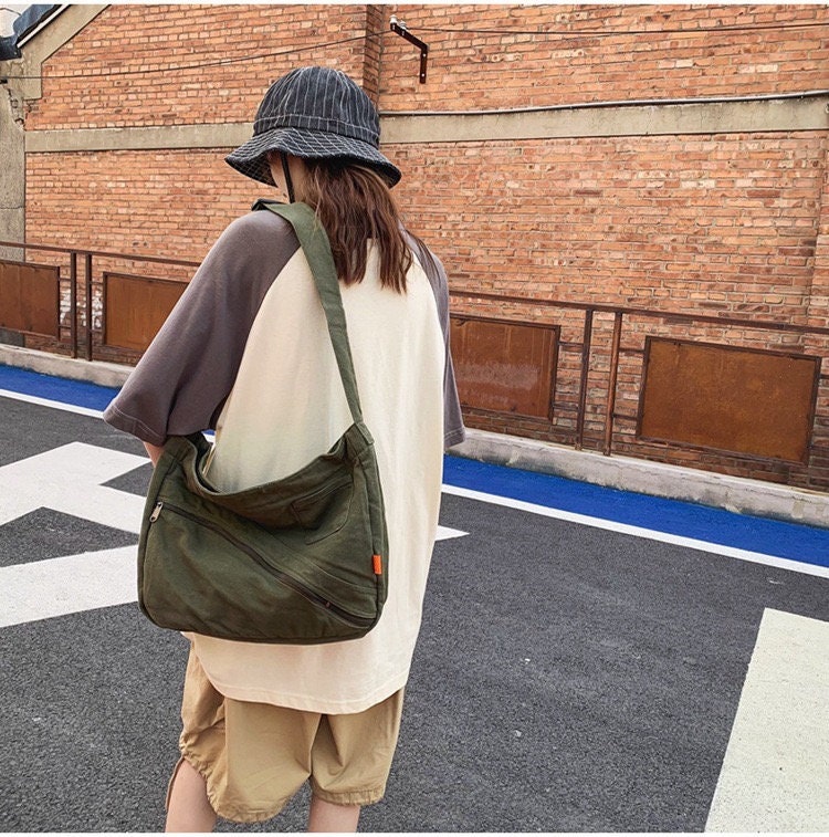 Effortless Style: Our Chic Canvas Crossbody Bag