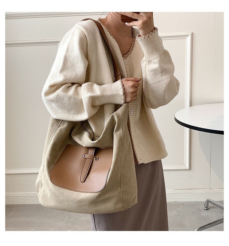 Stay Organized and Chic with Our Multi-Pocketed Canvas Crossbody Bag
