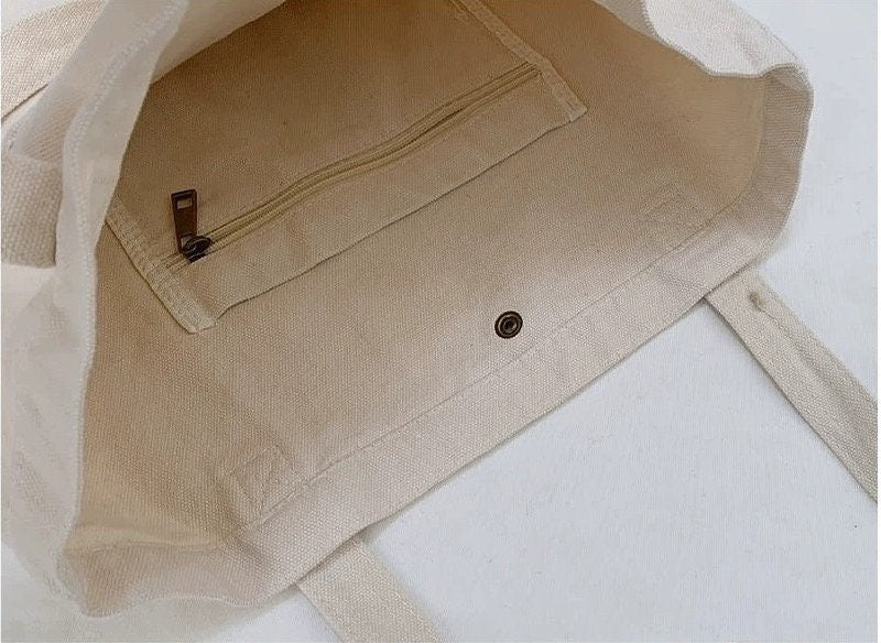 Get Ready to Explore with Our Adventure-Ready Canvas Shoulder Bag