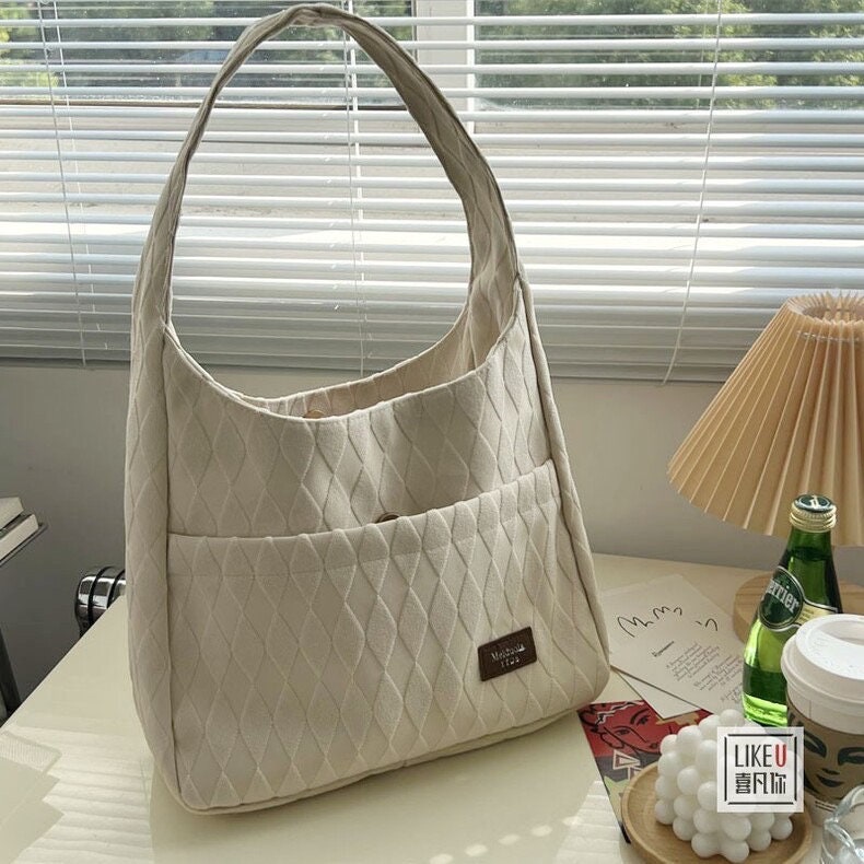 Lightweight and Durable Canvas Shoulder Bag for Travel