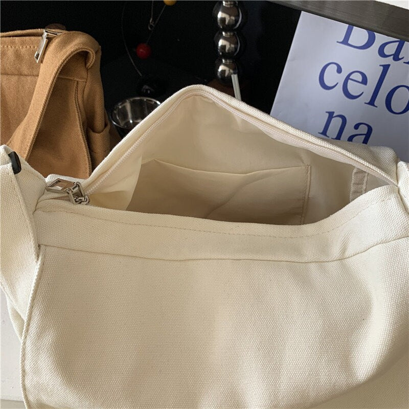 Style Meets Functionality: Canvas Bag with Adjustable Strap