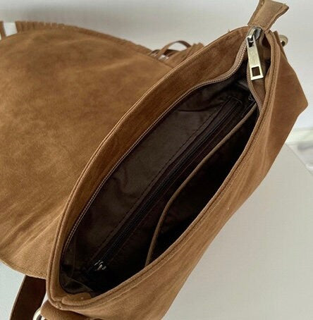 Experience Ultimate Functionality with Our Adjustable and Ergonomic Suede Shoulder Bag