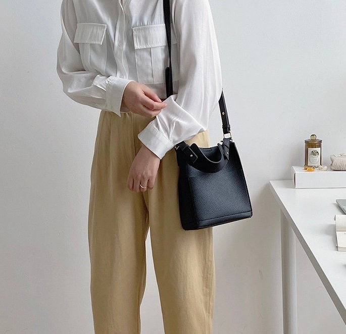 Effortlessly Chic PU Leather Tote Bag for Your Daily Commute